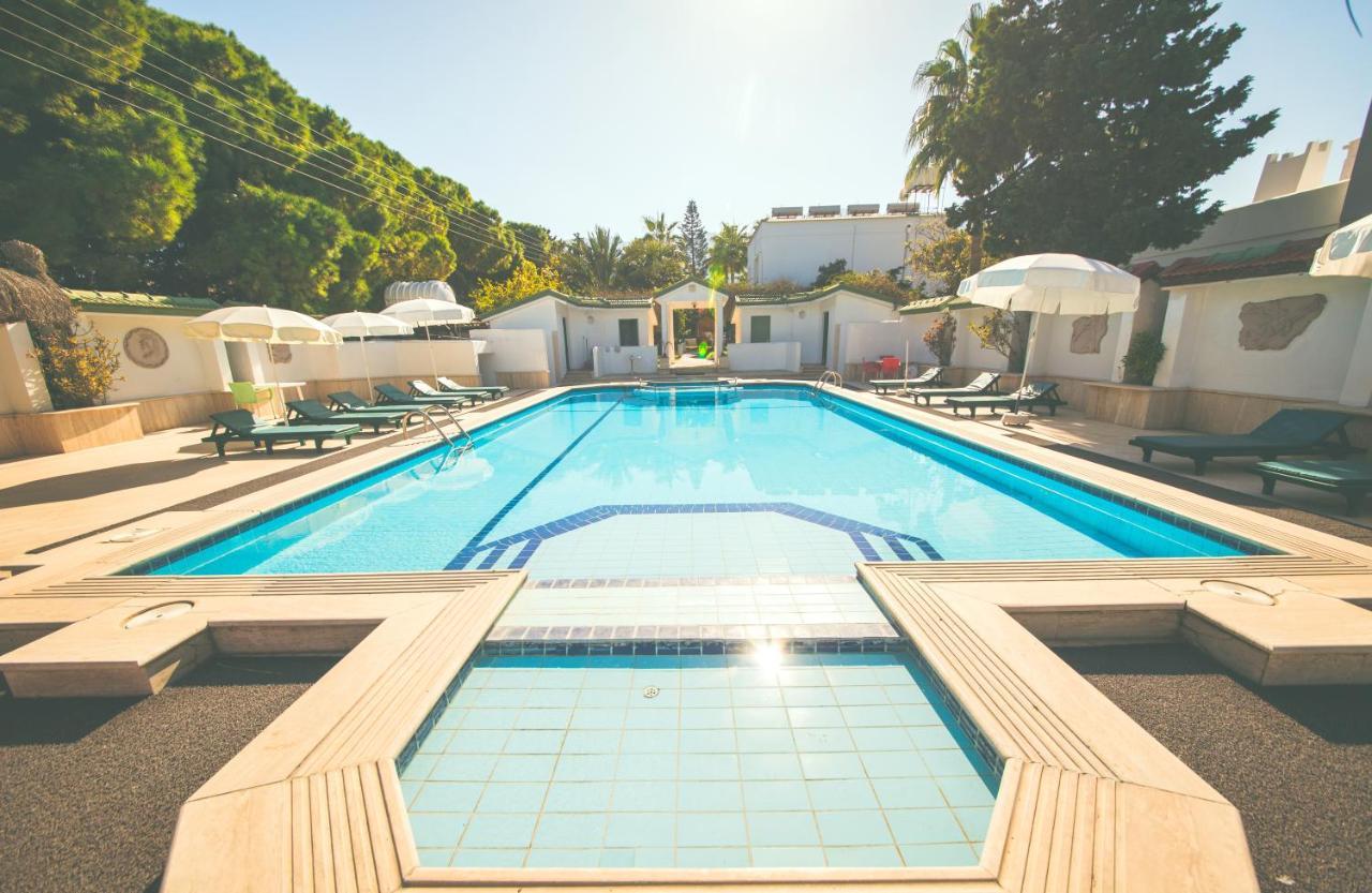 Hotel Pine Bay Club (Adults Only) Karavas  Exterior photo